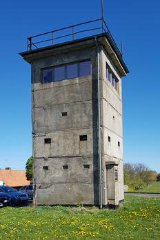 Der Grenzturm an der Fähre in Bleckede