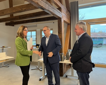 Landesbeauftragte Karin Beckmann, Cuxhavens Landrat Thorsten Krüger, Kai-Ulrich Baak (Leiter Fachbereich Wirtschaft, Verkehr und Bildung, Landkreis Stade)