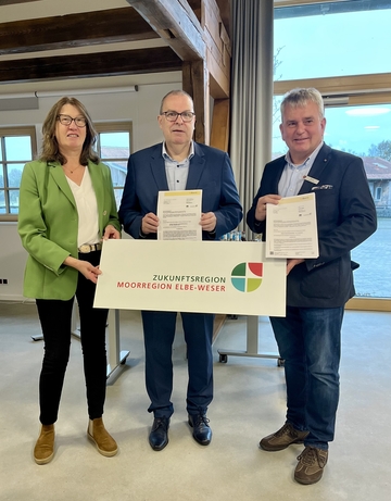 Landesbeauftragte Karin Beckmann, Cuxhavens Landrat Thorsten Krüger, Kai-Ulrich Baak (Leiter Fachbereich Wirtschaft, Verkehr und Bildung, Landkreis Stade)