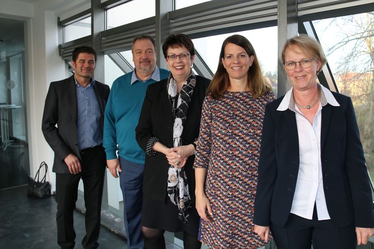 Sehen großes Potenzial für Wasserstoffwirtschaft in der Region (v.r.n.l.): Monika Scherf (Landesbeauftragte), Maike Bielfeldt (IHK Stade), Ministerin Birgit Honé, Siegfried Ziegert (ARTIE) und Arne Engelke-Denker (TZEW)