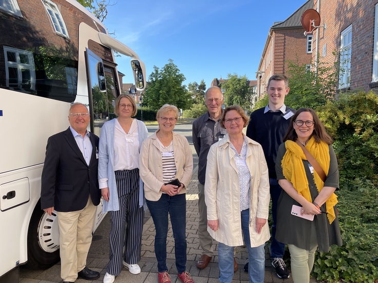 Freuen sich auf die Tour durch 10 Dörfer: Jürgen Rymarczyk, Kirstin Schwarz, Karin Plate, Klaus Hermann, Annette Kammeier, Philipp von Schnakenburg und Annika Wangerin. (v.l.n.r.)