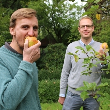 Nils Breß und Thorge Meyer freuen sich über die Zusammenarbeit mit dem gemeinnützigen Verein.