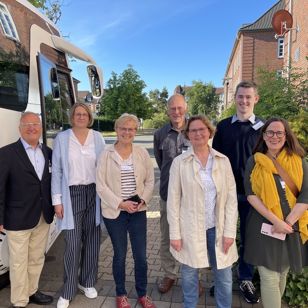 Freuen sich auf die Tour durch 10 Dörfer: Jürgen Rymarczyk, Kirstin Schwarz, Karin Plate, Klaus Hermann, Annette Kammeier, Philipp von Schnakenburg und Annika Wangerin. (v.l.n.r.)